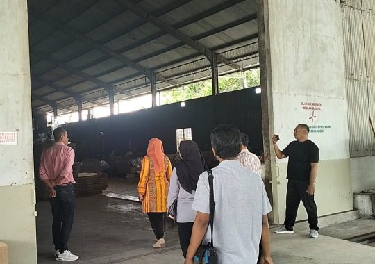 Dikeluhkan Warga, DPRD Bojonegoro Sidak Pabrik Pengolahan Tembakau