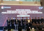 Resmi Jadi Bupati dan Wabup Setyo Wahono-Nurul Azizah Terima SK dari KPU