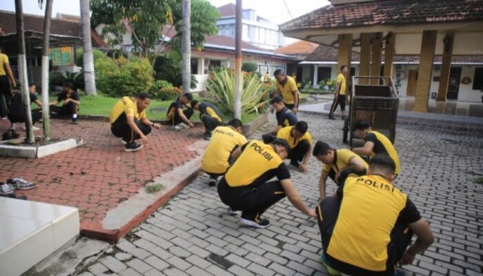 Polres Madiun Gelar Bakti Religi, Bersihkan Rumah Ibadah Jelang Ramadan 2025