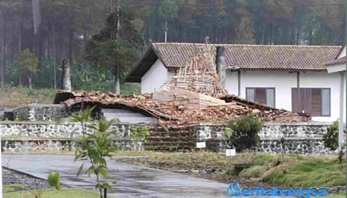 Pendapa di Hunian BSD Lumajang Roboh Warga Pertanyakan Kualitas Bangunan