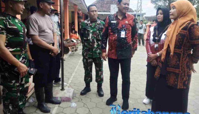 Dikpora Gercep Perbaiki Atap 4 Kelas SDN 1 Ngelang Yang Roboh