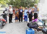 Satlantas Polres Ngawi Bagikan Brosur dan Imbau Warga Tertib Lantas