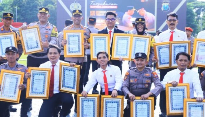 43 Anggota Polres Ngawi Raih Reward dari Kapolda Jatim