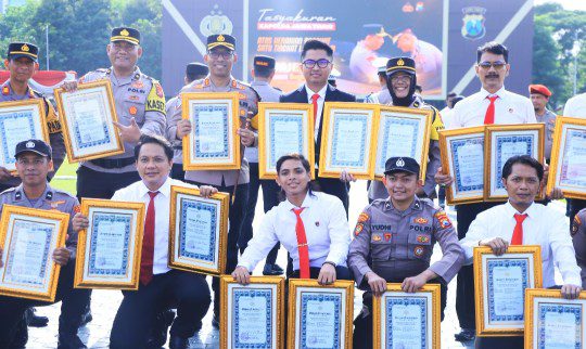 43 anggota