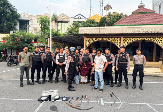 Tiga Anggota Gangster