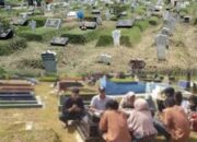 Tradisi Nyekar Warga Surabaya, TPU Dipadati Peziarah Jelang Ramadan
