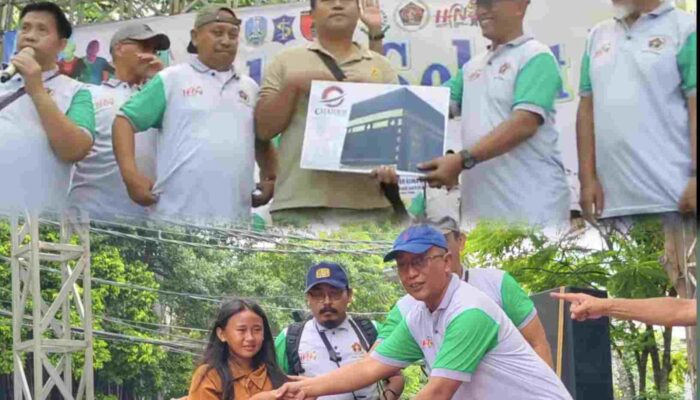 Serda Munir Raih Hadiah Umrah Jalan Sehat PWI Jatim 2025