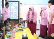 Ketua Bhayangkari Jatim Beri Makan Bergizi untuk Siswa TK Mojokerto
