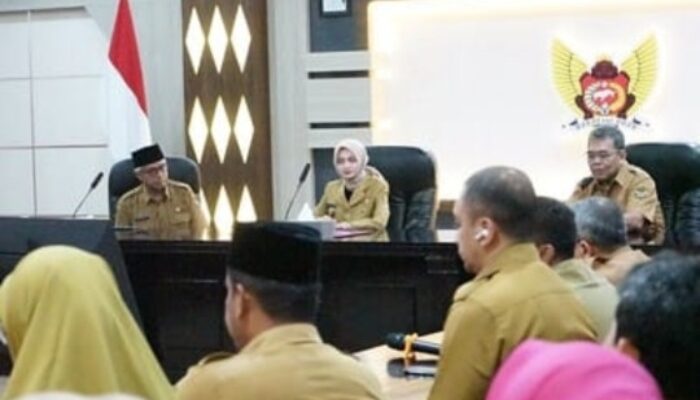 Rapat di Hari Kedua Kepemimpinan Vinanda, Paparkan Program 100 Hari Kerja