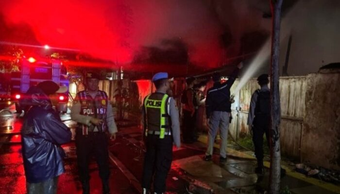 Wuss, Gudang di Hayam Wuruk Bojonegoro Terbakar