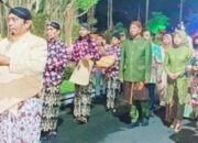 Kenakan Busana Adat Jawa Bupati GSW Lakukan Ritual Boyongan ke Pendapa