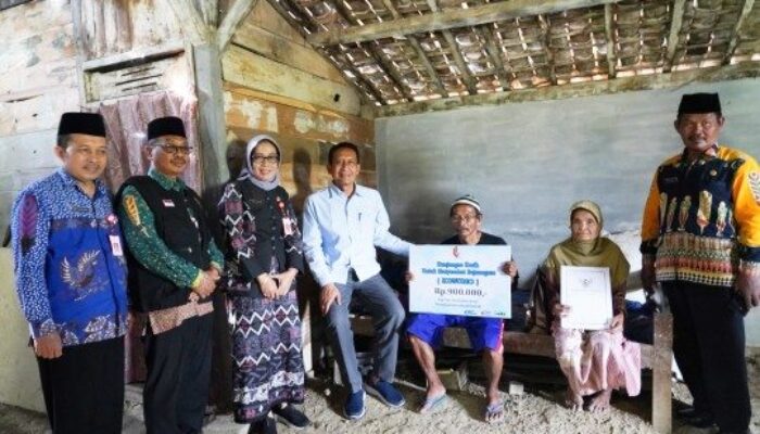 Bupati Bojonegoro Serahkan Langsung Bantuan KUSUMO