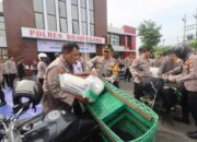 Keluarga Besar Polres Bojonegoro Salurkan 1104 Paket Zakat Door to Door