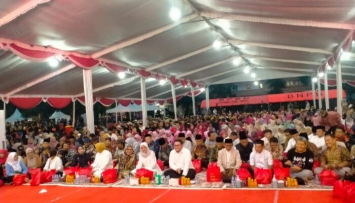 Bukber dengan Ribuan Warga, Bupati Kediri Beri Solusi Konkret ke Ibu-ibu Penanya