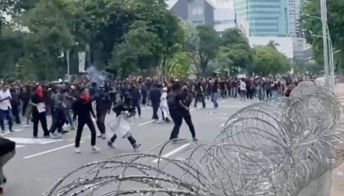 2 Jurnalis Alami Kekerasan saat Meliput Aksi Tolak UU TNI di Surabaya