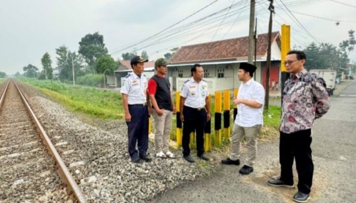 Wagub Emil Warning Agar Waspada Lintasan Rel KA Tanpa Palang Pintu
