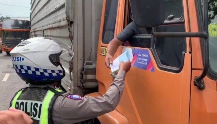 Puluhan Truk Terjaring Operasi Pembatasan Angkutan Lebaran di Jombang