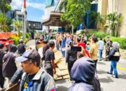 Manajemen Hotel Tunjungan Adu Domba Karyawan Pro dan Kontra PHK