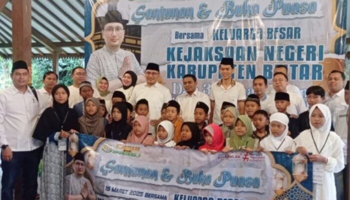 Kejari Blitar Gelar Santunan dan Bukber Bersama Puluhan Anak Yatim
