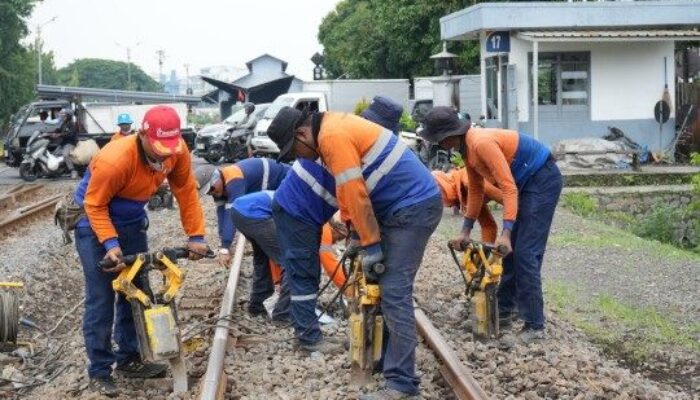 KAI Daop 8 Surabaya Pastikan Jalur Rel Siap Untuk Angkutan Lebaran 2025
