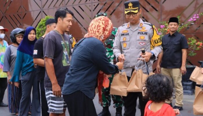 Perkuat Sinergitas, Danyon, Dandim dan Kapolres Berbagi Takjil