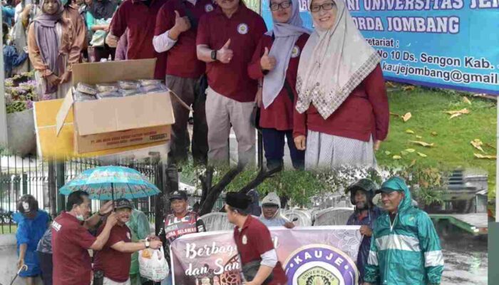 Hitungan Menit, Ratusan Paket Menu Takjil KAUJE Korda Jombang Ludes Diserbu Warga