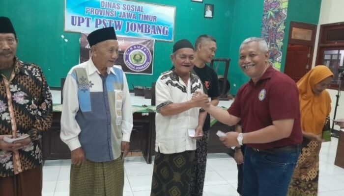 Melihat Aksi Sosial KAUJE Korda Jombang Berbagi Bahagia Bersama Penghuni Pelayanan Sosial Tresna Werdha