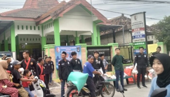 BKP dan Pemdes Mayangkawis Bagikan 500 Takjil ke Pengguna Jalan
