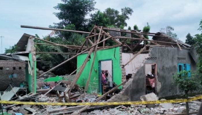 Blaar ! Mercon Meledak, Hancurkan Rumah di Kediri Satu Orang Terluka Parah