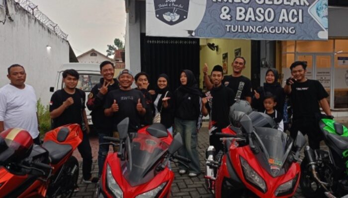 Komunitas Motor Ninja NGN Tulungagung Berbagi Ratusan Paket Takjil