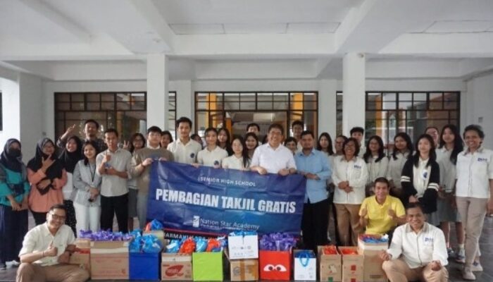 Siswa SMA NSA Bagikan Takjil Gratis dan Gelar Buka Puasa Bersama