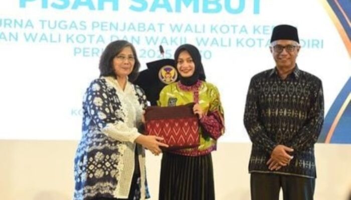 Apresiasi dari Mbak Vinanda Kepada Pj Wali Kota Kediri Zanariah di Acara Pisah Sambut