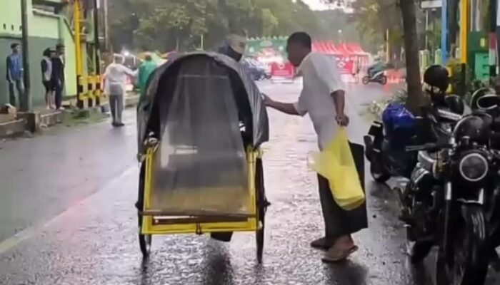 Peduli Sesama di Bulan Penuh Berkah, PWI Bondowoso Bagikan Puluhan Takjil