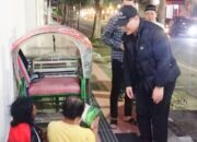Gelar Sahur On The Road, Kejari Blitar Berbagi Beras Bagi Para Kaum Dhuafa