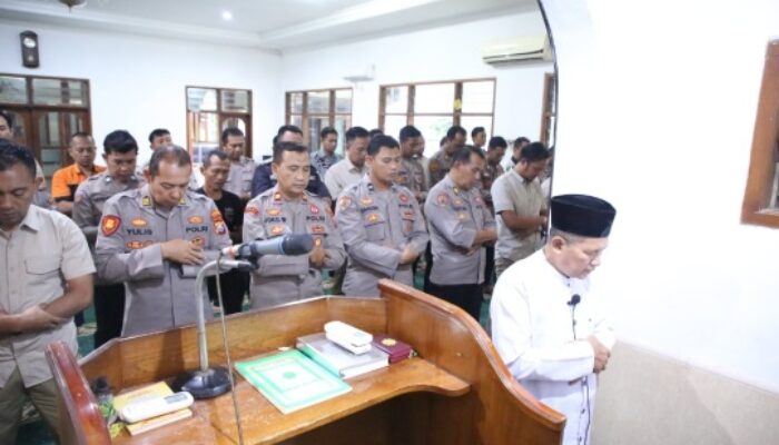 Polres Madiun Salat Ghaib Atas Gugurnya 3 Anggota Polri di Way Kanan Lampung