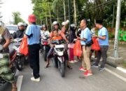 SMSI Bojonegoro, Bagikan Ratusan Takjil Gratis ke Pengguna Jalan