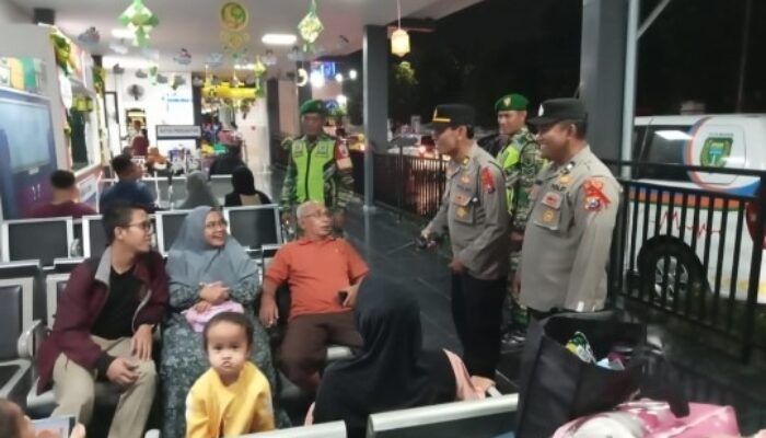 Jaga Kondusivitas Stasiun KA, Petugas PosPam Intensif Imbau Penumpang