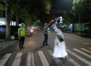 Polisi Siaga Tarawih di Lumajang Jadi Nyaman