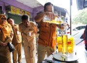 Isi Minyak Kemasan Beda, Disperindag Pemkot Kediri Sidak Pasar Bandar