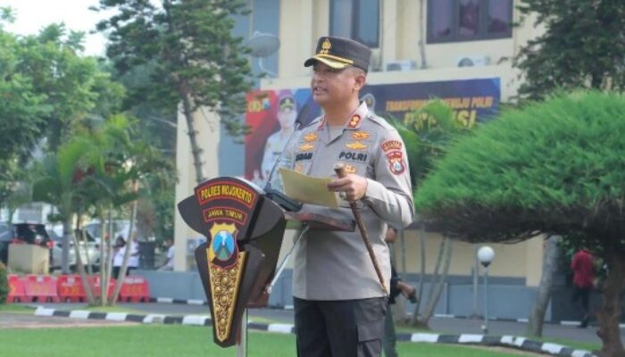Kapolres Mojokerto Beri Anugerah Lembaga dan Personel di OPS Ketupat Semeru 2025