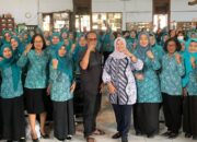 Bersua dengan Wiwin Sumrambah, Ratusan Ibu-ibu PKK di Jombang Sumringah