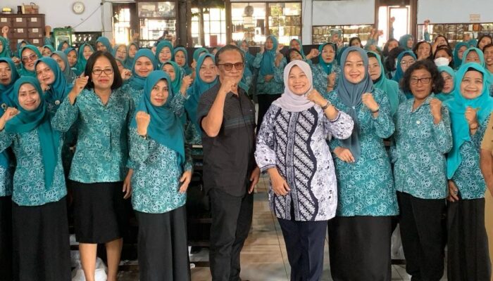 Bersua dengan Wiwin Sumrambah, Ratusan Ibu-ibu PKK di Jombang Sumringah