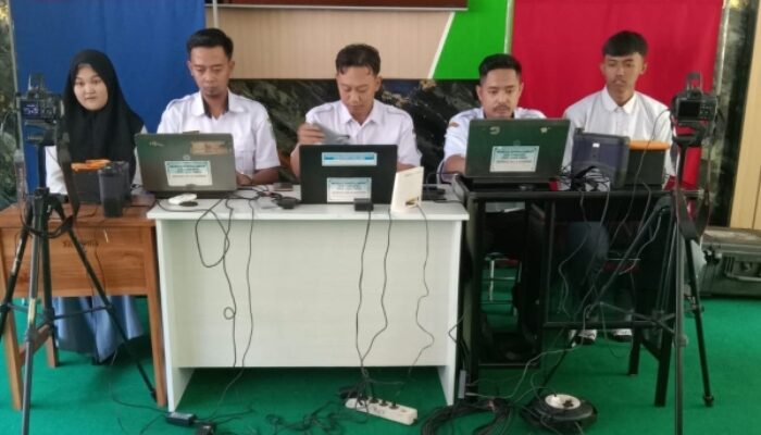 Dispendukcapil Lumajang Jemput Bola, Rekam Data 39 Pelajar di MAN Lumajang