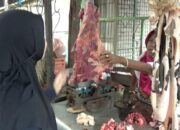 Harga Daging Sapi Naik, Daging Ayam di Jombang Ogah Turun