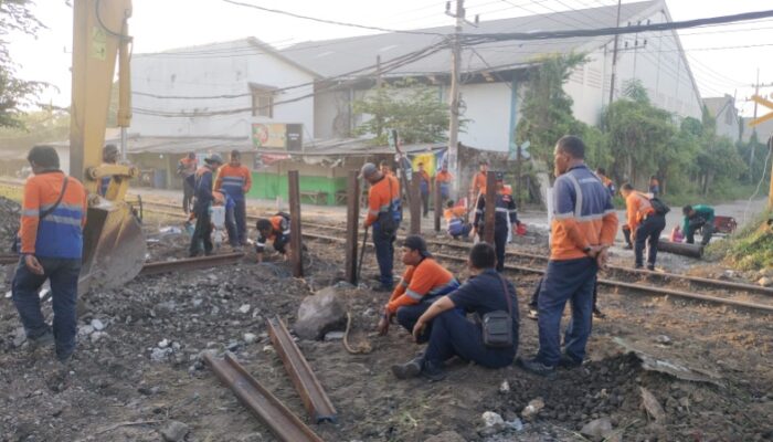 Palang Pintu KA di Indro–Kandangan Ditutup Mendadak, Ini Sebabnya