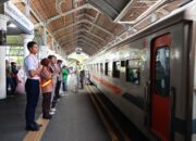 Mudik Lebaran 2025 Lancar, KAI Daop 8 Surabaya Libatkan Relawan Railfans dan Pramuka
