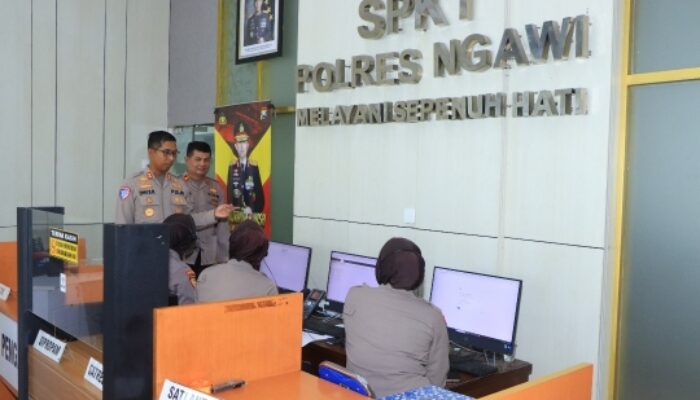 Kapolres Cek Pelayanan Call Center 110 di SPKT Polres Ngawi