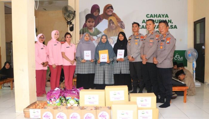 Kapolres dan Ketua YKB Ngawi Beri Santunan ke Panti Tunanetra Rumah Cahaya