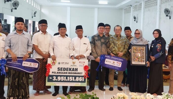 Indomaret Gandeng BAZNAS dan MUI Salurkan Donasi Rp3,9 M untuk Pendidikan dan UMKM