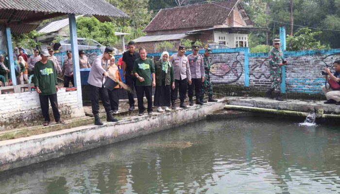 Kapolres Magetan Dukung Pekarangan Bergizi dan Kampung Budidaya Ikan di Desa Sumberdodol
